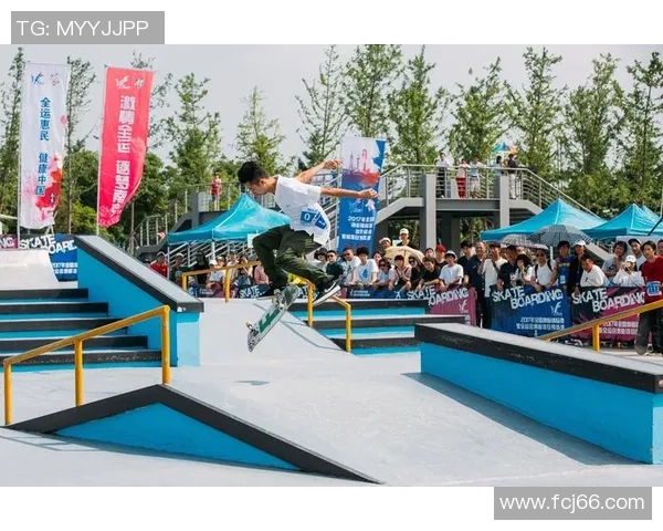 南京攀岩队在滑板精英赛中以99分稳居积分榜首位